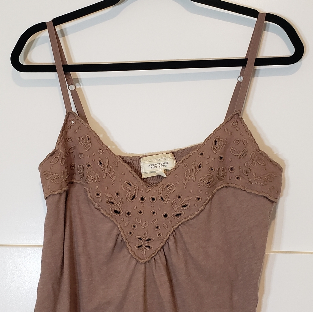 Abercrombie & Fitch Cropped Cami Eyelets Adjustable Straps V-Neck Sz Large Mauve - Picture 3 of 14